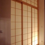 Shoji-Trennwand aus Kiefer im Altbauflur, mit Oberlicht
